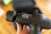 Attēls Masāžas pistole silts/auksts FLUX PRO Strive - Strapit